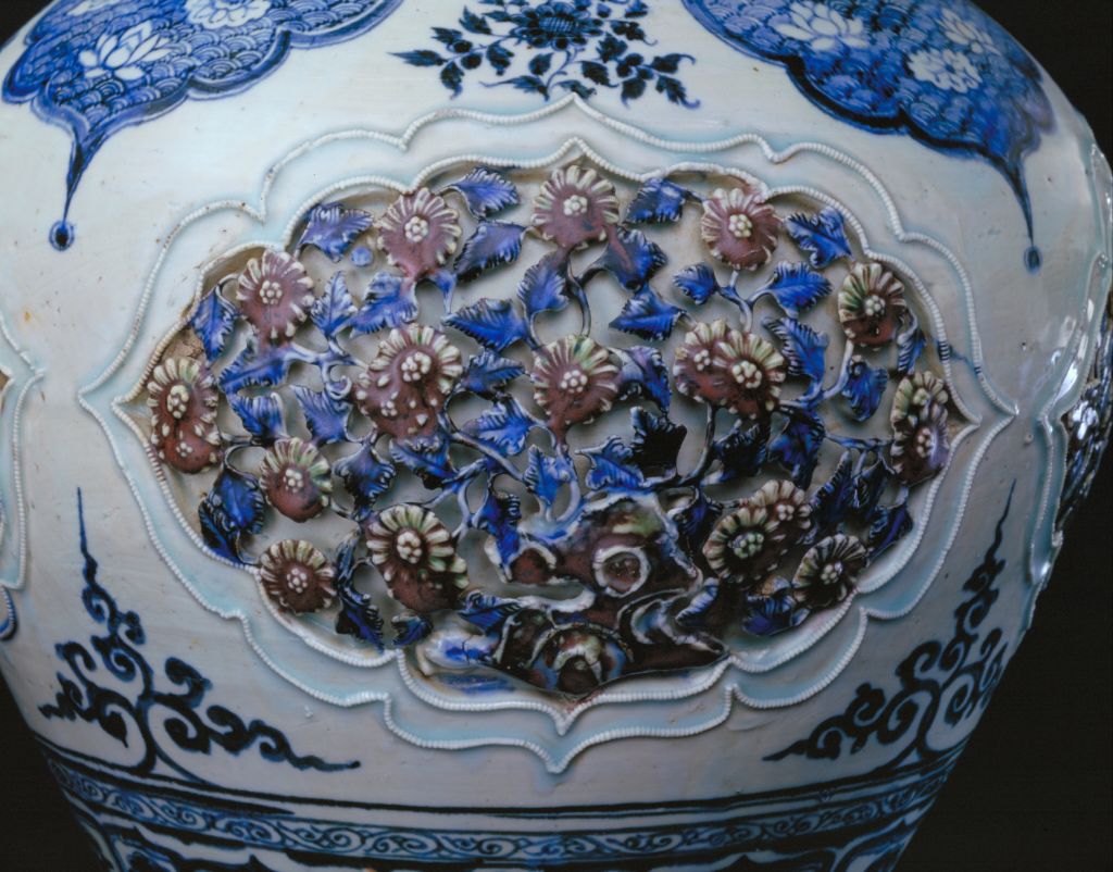 图片[4]-Jingdezhen kiln blue and white underglaze red carving cover pot-China Archive